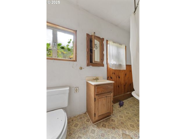 2150 BRIDGE Ln, Wolf Creek, OR 97497