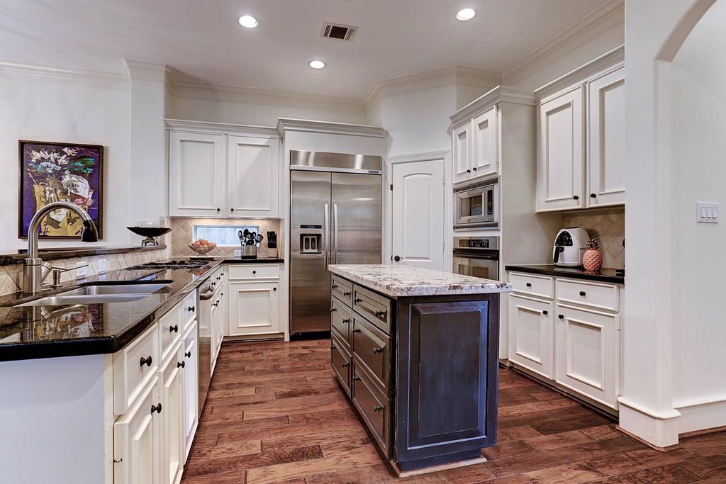 13323 Brentonwood Lane, Houston, TX 77077