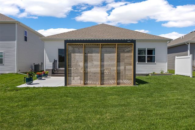 3389 Dreusicke Drive, Coralville, IA 52241