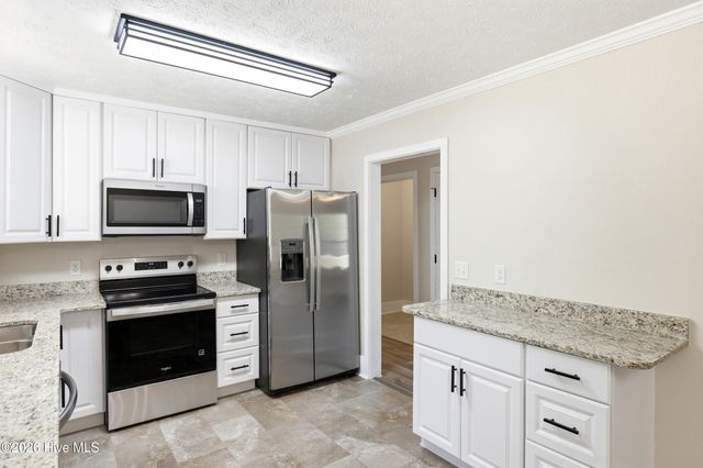 87 S High Point Road, Southport, NC 28461