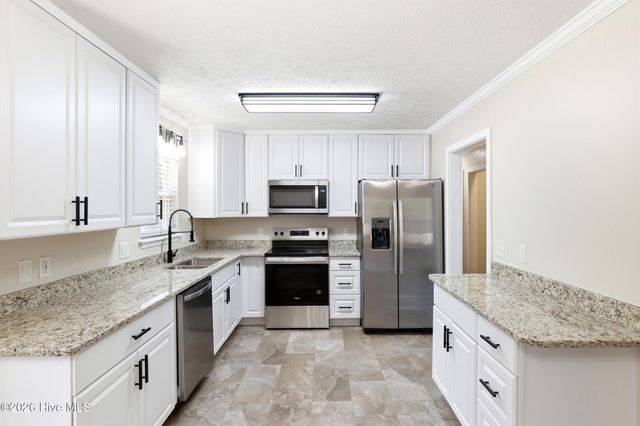87 S High Point Road, Southport, NC 28461