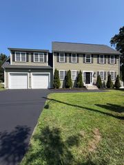 19 Jackson St, Shrewsbury, MA 01545
