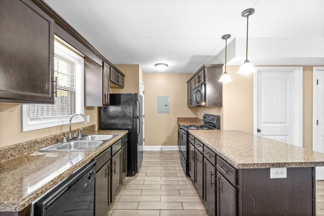 1769 Spring Water Dr Apt B, Clarksville, TN 37040