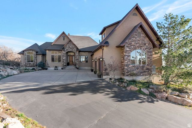 5055 N WATERFALL DR, Pleasant View, UT 84414