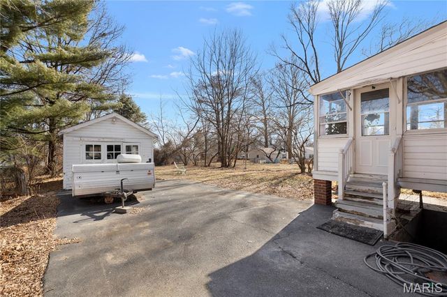 820 N Elizabeth Avenue, St Louis, MO 63135