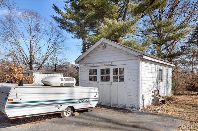 820 N Elizabeth Avenue, St Louis, MO 63135