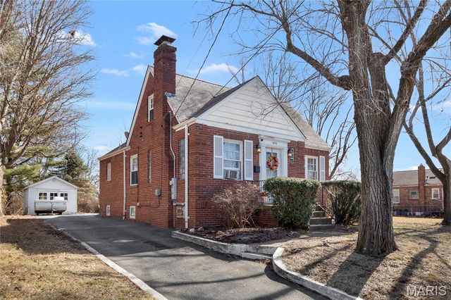 820 N Elizabeth Avenue, St Louis, MO 63135