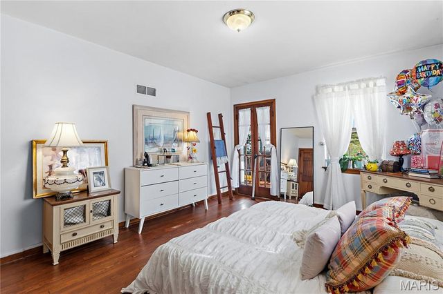 820 N Elizabeth Avenue, St Louis, MO 63135