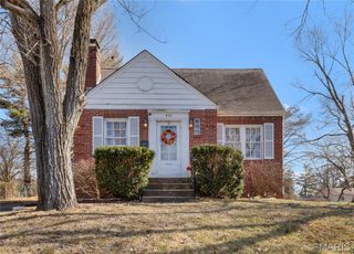820 N Elizabeth Avenue, St Louis, MO 63135