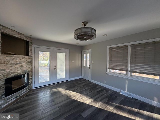 1401 FILBERT ST, Glassboro, NJ 08028