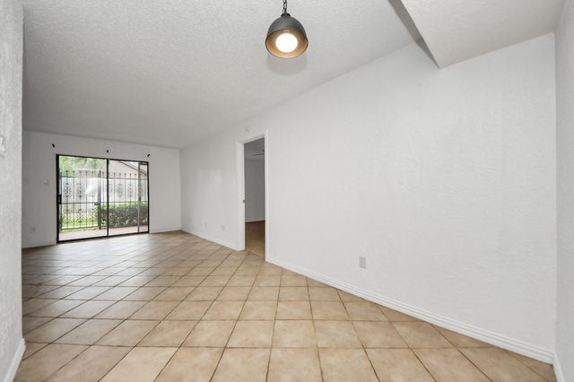 17331 Red Oak Drive 55, Houston, TX 77090