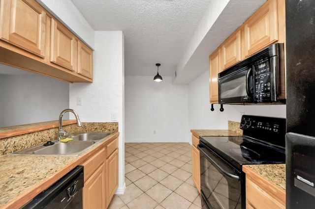 17331 Red Oak Drive 55, Houston, TX 77090