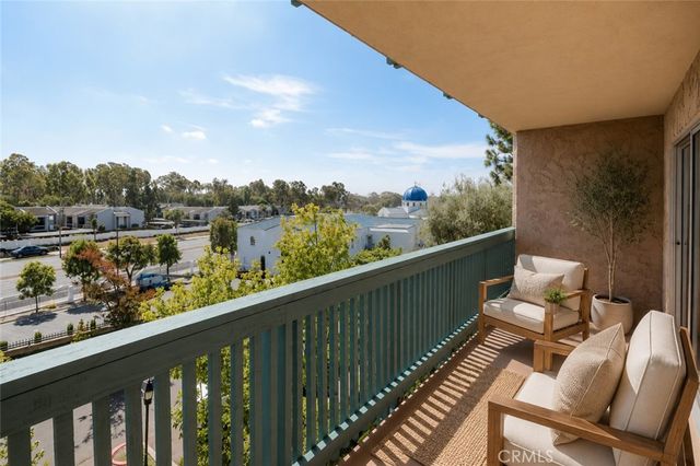448 N Bellflower 216, Long Beach, CA 90814