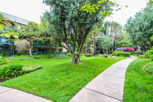 448 N Bellflower 216, Long Beach, CA 90814