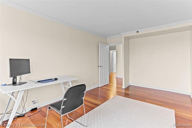 5000 Town Center 1704, Southfield, MI 48075