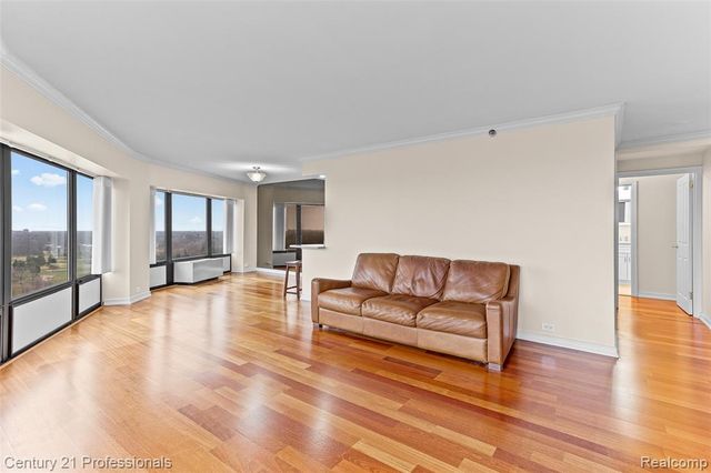 5000 Town Center 1704, Southfield, MI 48075