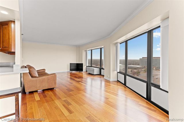 5000 Town Center 1704, Southfield, MI 48075