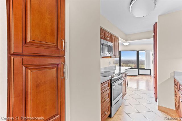 5000 Town Center 1704, Southfield, MI 48075