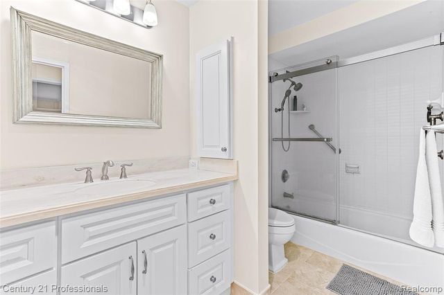 5000 Town Center 1704, Southfield, MI 48075