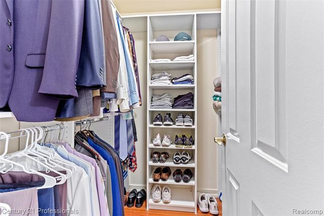 5000 Town Center 1704, Southfield, MI 48075