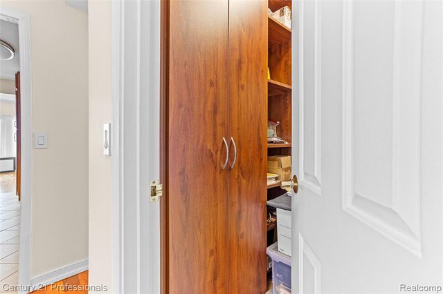 5000 Town Center 1704, Southfield, MI 48075