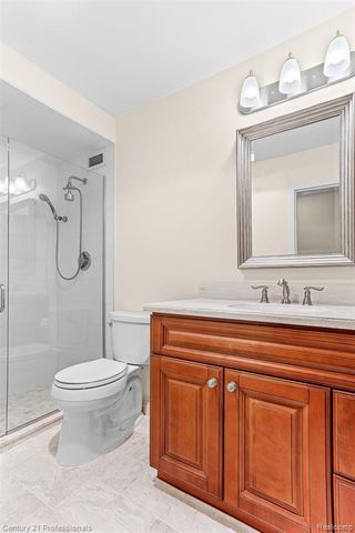 5000 Town Center 1704, Southfield, MI 48075