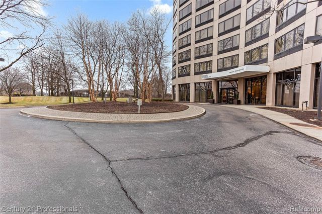 5000 Town Center 1704, Southfield, MI 48075