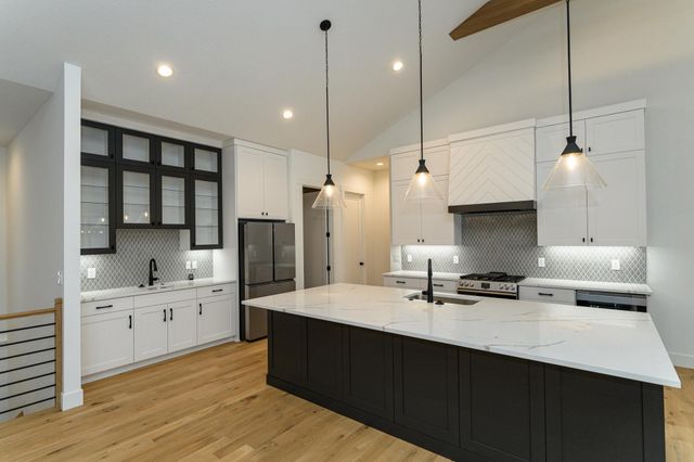 4980 Royal Oaks Circle SW, Rochester, MN 55902