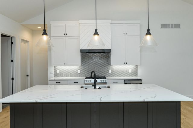 4980 Royal Oaks Circle SW, Rochester, MN 55902