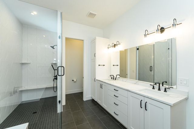 4980 Royal Oaks Circle SW, Rochester, MN 55902