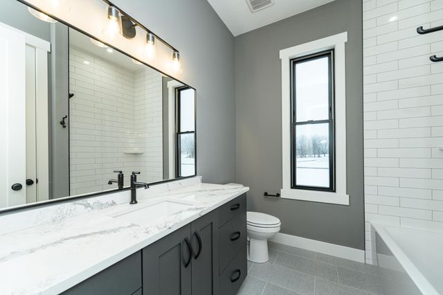 4980 Royal Oaks Circle SW, Rochester, MN 55902