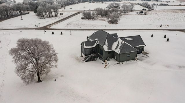 4980 Royal Oaks Circle SW, Rochester, MN 55902