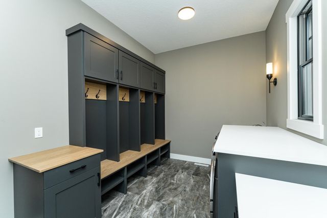 4980 Royal Oaks Circle SW, Rochester, MN 55902