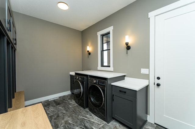 4980 Royal Oaks Circle SW, Rochester, MN 55902