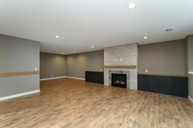 4980 Royal Oaks Circle SW, Rochester, MN 55902