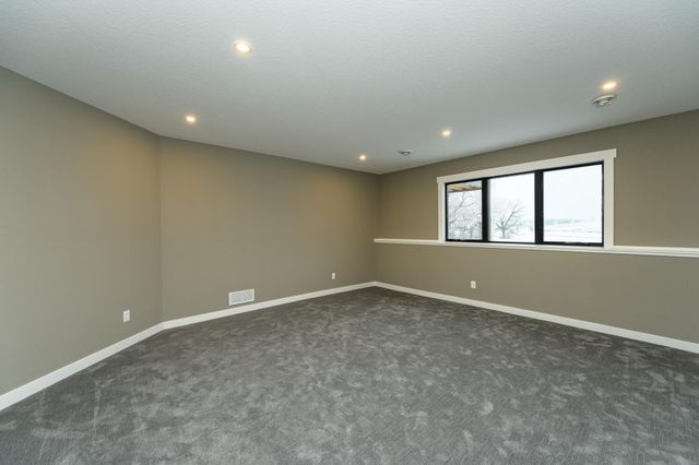 4980 Royal Oaks Circle SW, Rochester, MN 55902