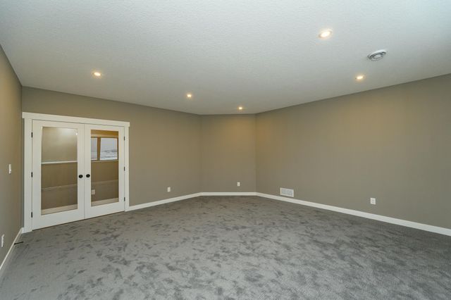 4980 Royal Oaks Circle SW, Rochester, MN 55902