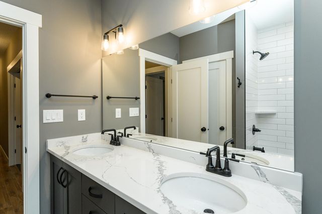 4980 Royal Oaks Circle SW, Rochester, MN 55902