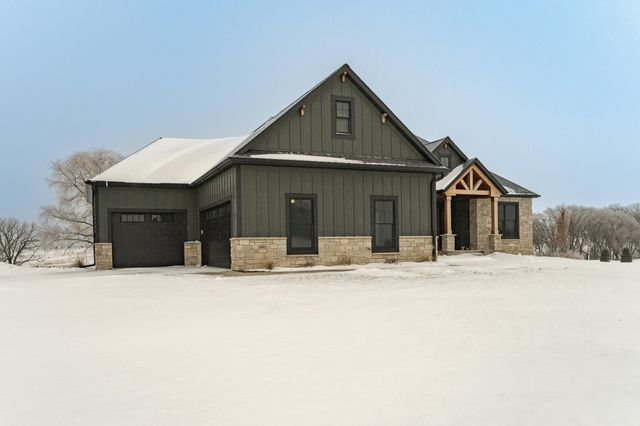 4980 Royal Oaks Circle SW, Rochester, MN 55902