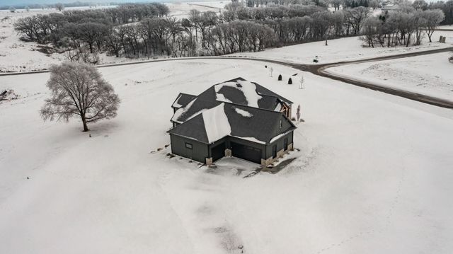 4980 Royal Oaks Circle SW, Rochester, MN 55902