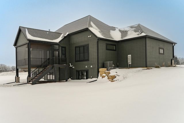 4980 Royal Oaks Circle SW, Rochester, MN 55902