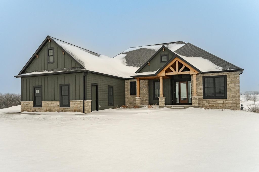 4980 Royal Oaks Circle SW, Rochester, MN 55902