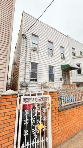5117 34th Street, Long Island City, NY 11101