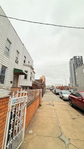 5117 34th Street, Long Island City, NY 11101
