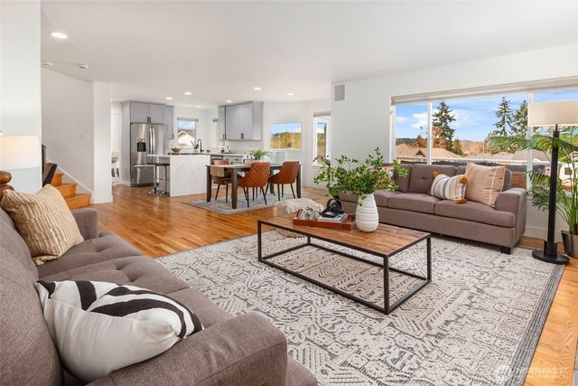 1406 N 38th Street, Renton, WA 98056