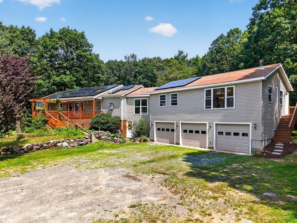 410 Billings Rd, Fitchburg, MA 01420