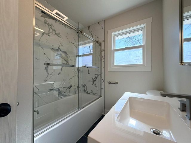 1028 Oakland AVENUE, Waukesha, WI 53186