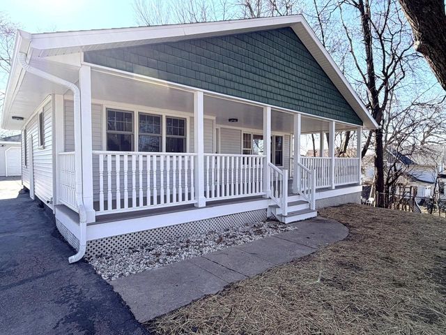 1028 Oakland AVENUE, Waukesha, WI 53186