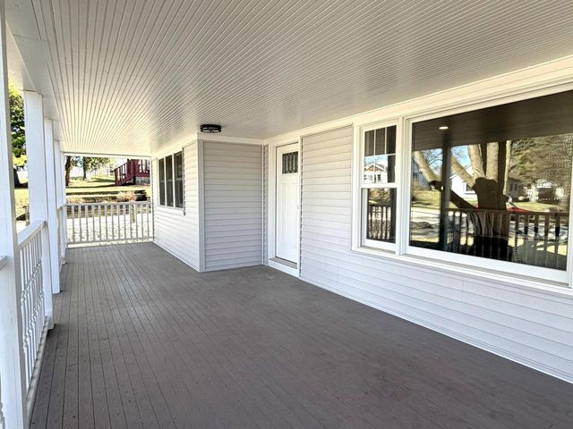 1028 Oakland AVENUE, Waukesha, WI 53186