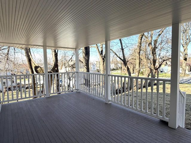 1028 Oakland AVENUE, Waukesha, WI 53186